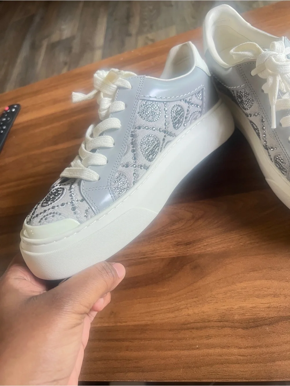Tory Burch T Monogram LadyBug Sneaker (sz 7.5) - Picture 4 of 6